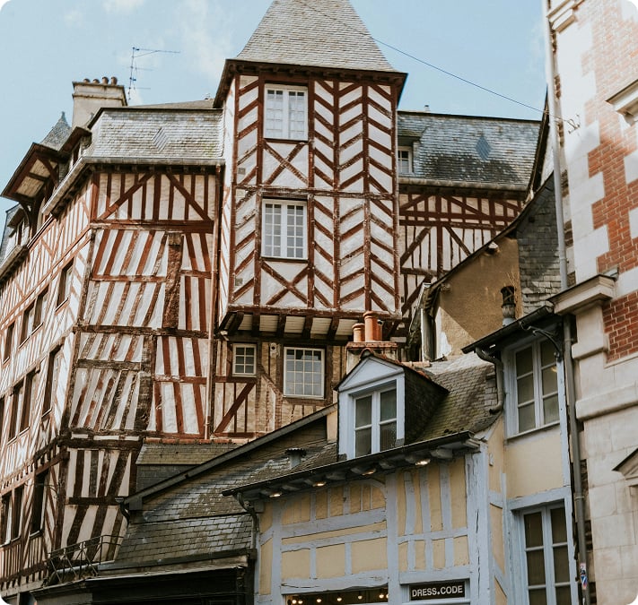 Maisons à pans de bois colorées dans le centre historique de Rennes